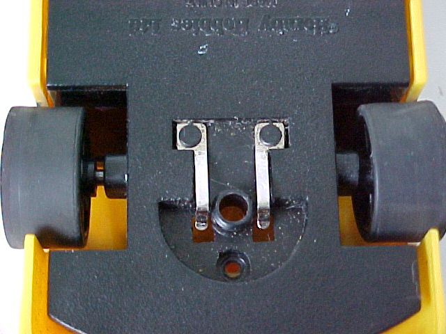 Pick-ups attached to chassis.